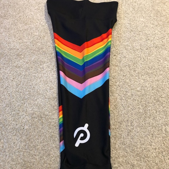 NWOT WITH Peloton Pride Flag Noir Capri Reversible Leggings - Picture 4 of 10